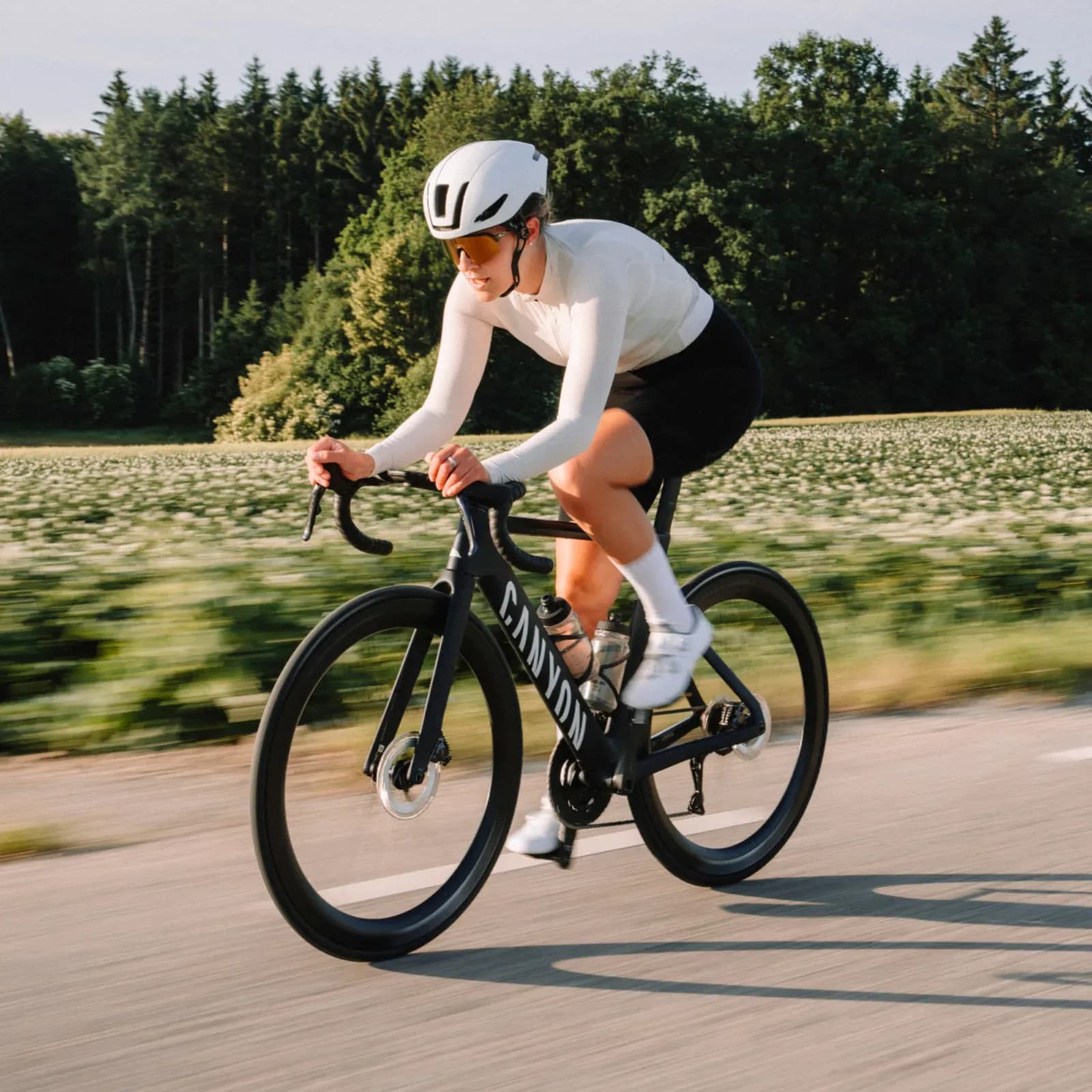 Canyon Aeroad CF SLX 7 Di2 2025 — аэродинамический шоссейный велосипед — фото 2