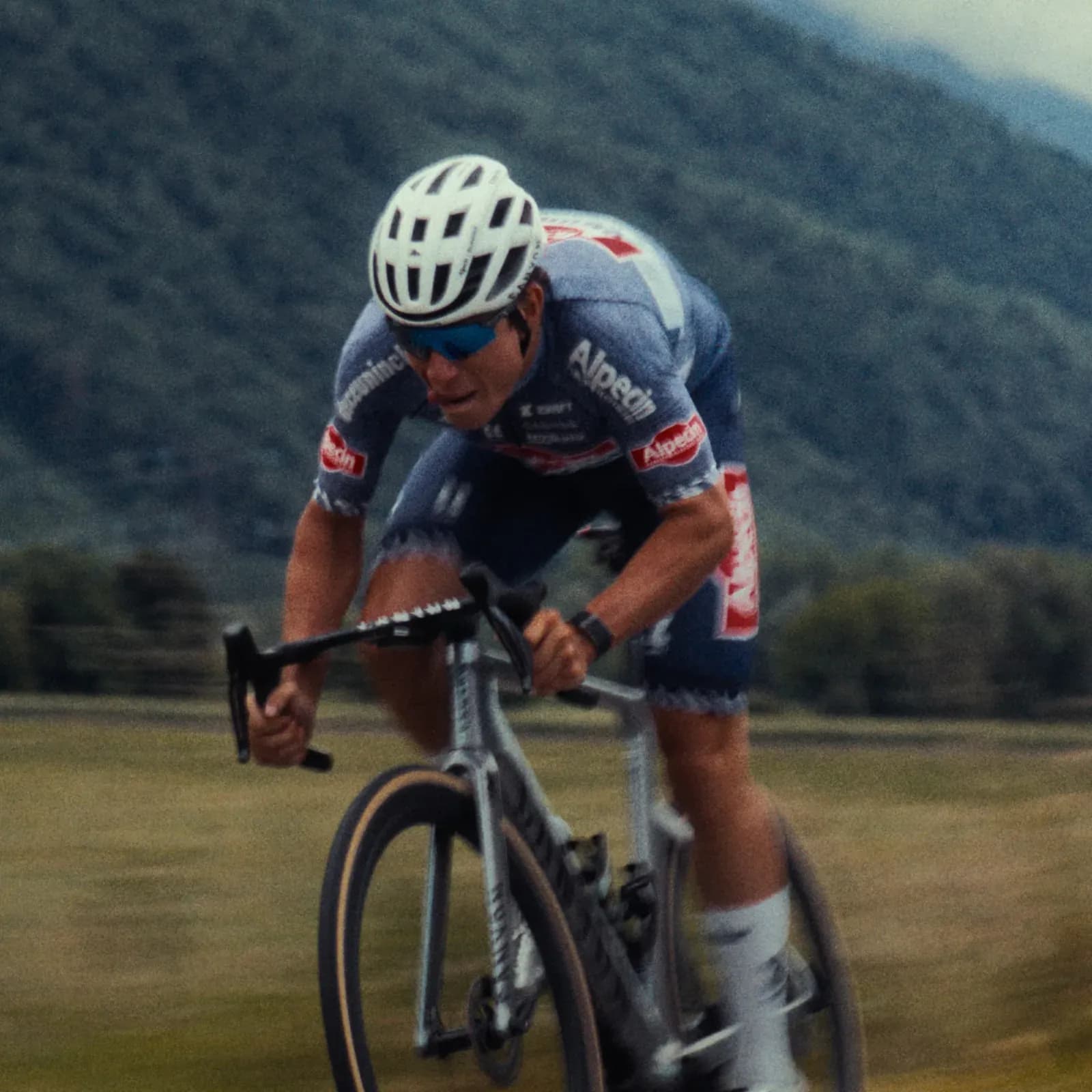 Canyon Aeroad CFR Di2 2025 — флагманский аэродинамический шоссейный велосипед — фото 2