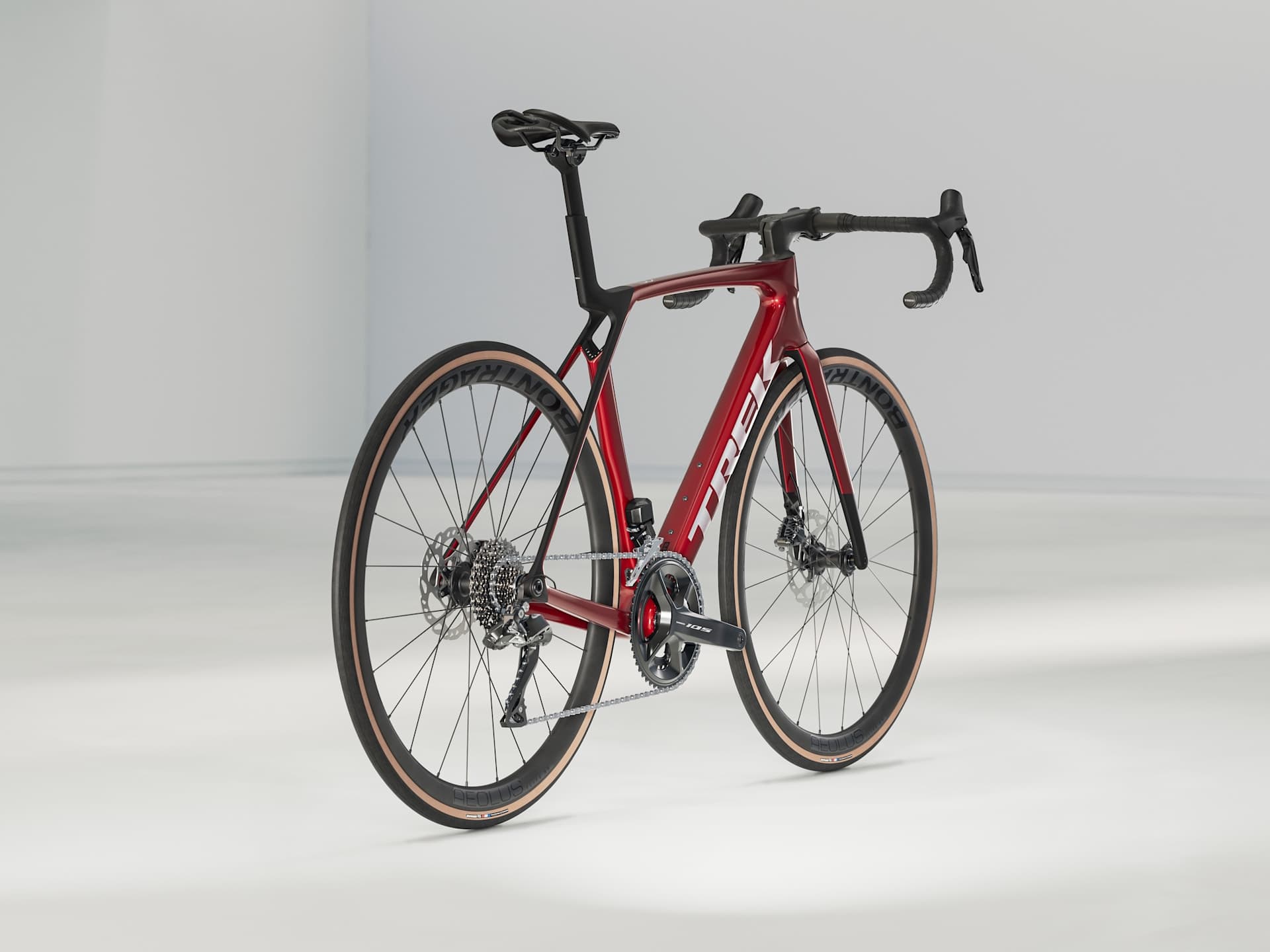 Trek Madone SL 6 Gen 8 2025 — аэродинамический шоссейный велосипед, цвет Gloss Fury Red — фото 2