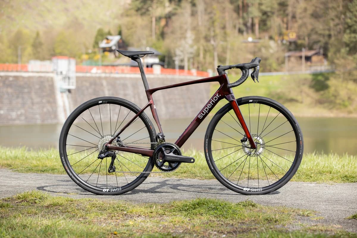 Superior Road 9.7 2025 — карбоновый шоссейный велосипед с Shimano 105 Di2 и карбоновыми колёсами — фото 2