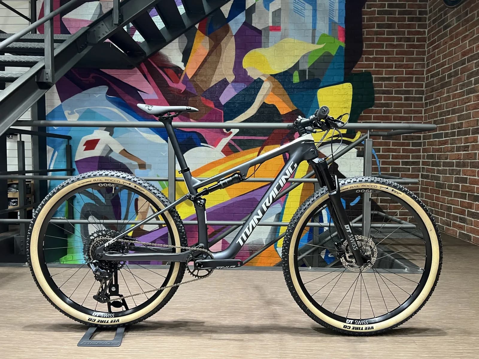 Titan Racing Cypher RS Carbon LTD Carbon Black/White